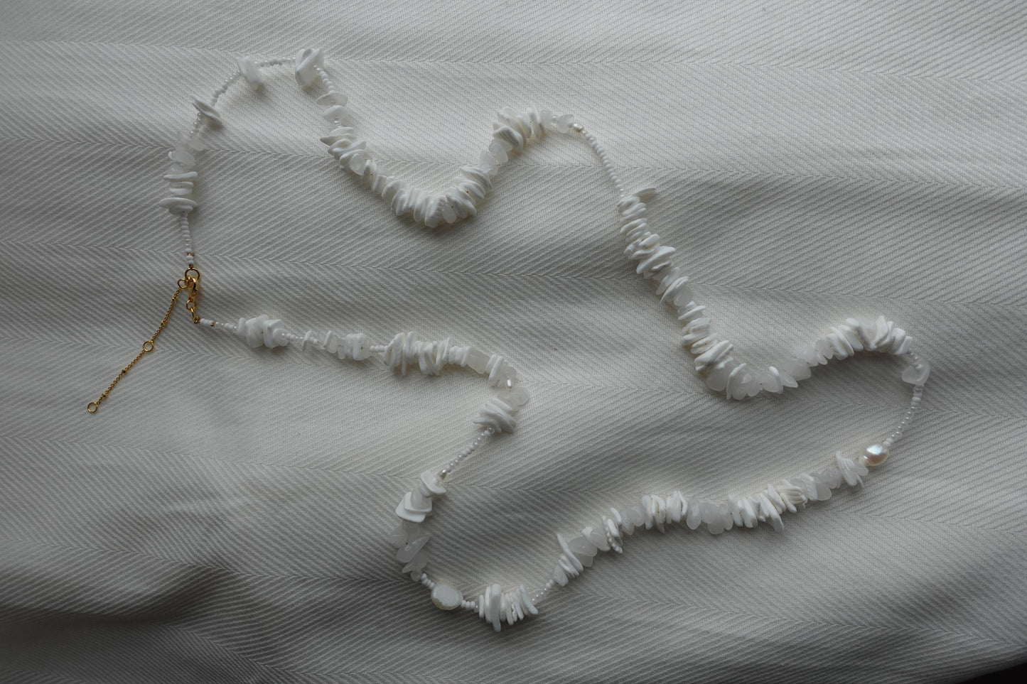 Belly chain with mother-of-pearl, crystals and freshwater pearls