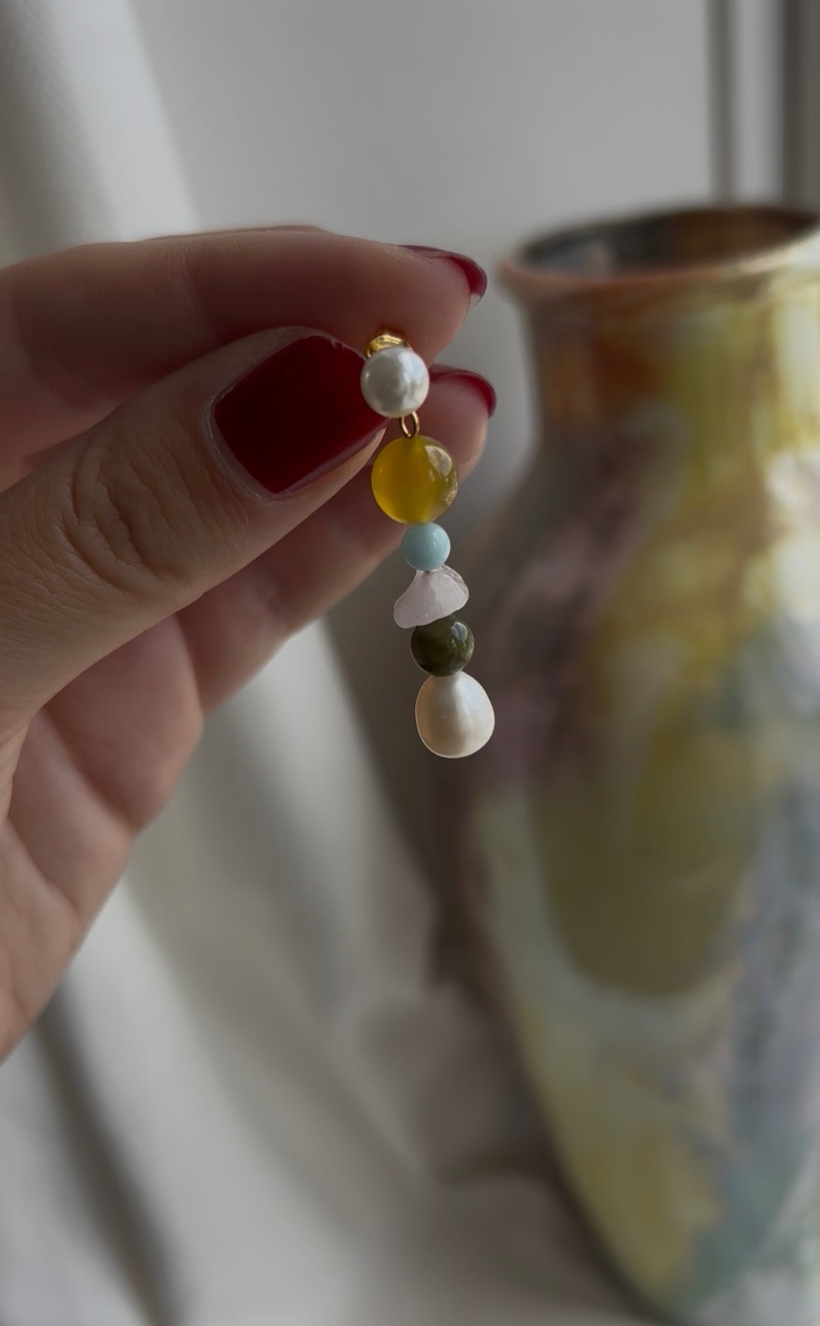 Stud earrings with freshwater pearls, colored beads and crystals