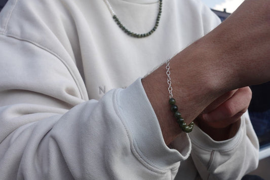 Bracelet with olive green stone beads and chain