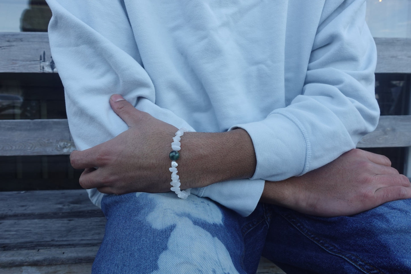 Bracelet with white pearls, green stone bead and a freshwater pearl